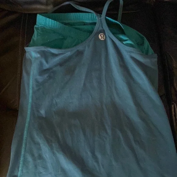 Size 8 lululemon tank - Picture 2 of 4